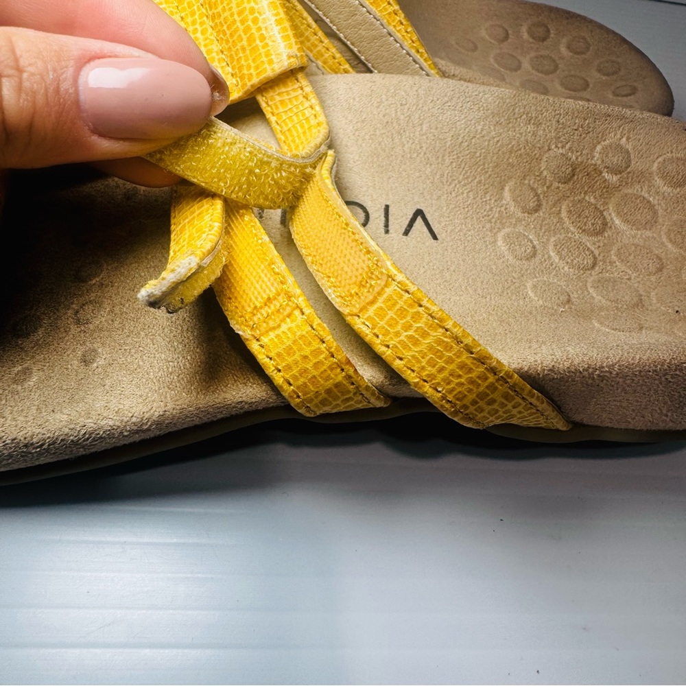 Vionic Elvia Yellow Leather Sandals Size 7.5 - Picture 4 of 14